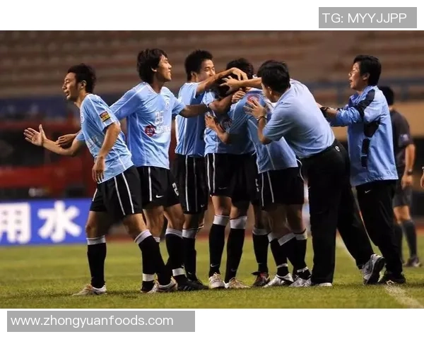 广州足球队的默契配合与战术分析探讨MBA